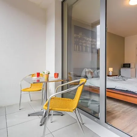 On-site Free Parking, 12 To Min Centre, Supermarket *