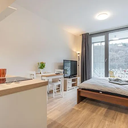 On-site Free Parking, 12 To Min Centre, Supermarket