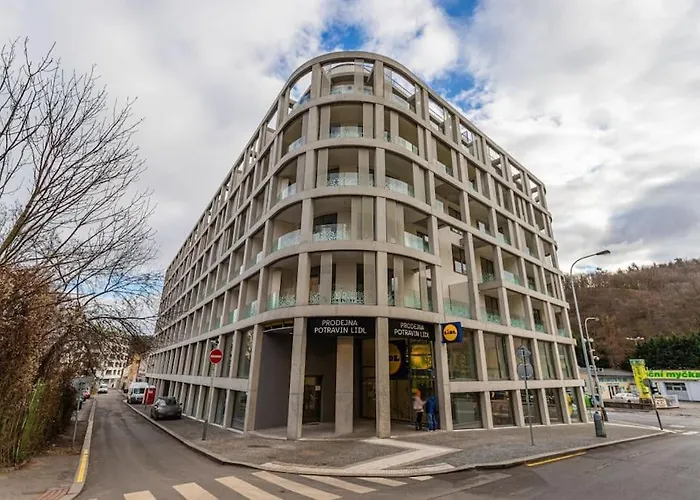 On-site Free Parking, 12 To Min Centre, Supermarket Apartamento Praga