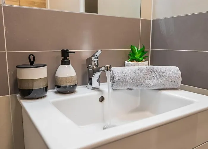 On-site Free Parking, 12 To Min Centre, Supermarket Praga