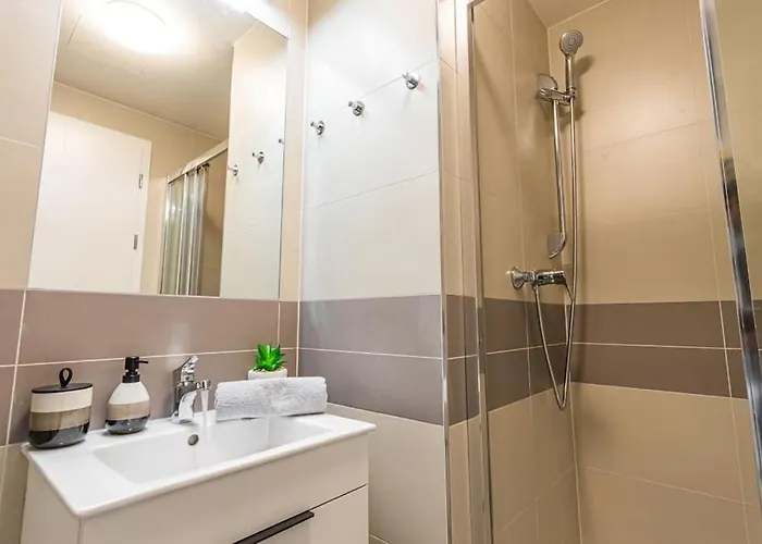 Apartamento On-site Free Parking, 12 To Min Centre, Supermarket