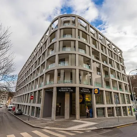 On-site Free Parking, 12 To Min Centre, Supermarket Apartament Praga