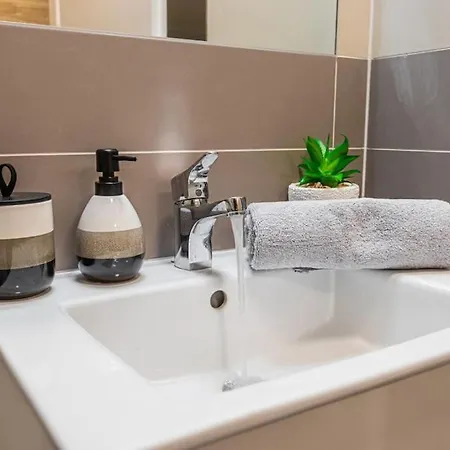 On-site Free Parking, 12 To Min Centre, Supermarket Praha
