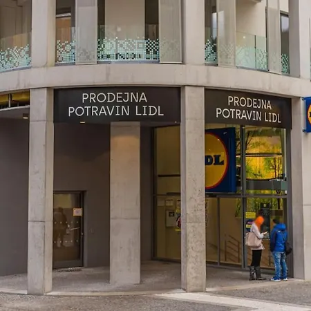 On-site Free Parking, 12 To Min Centre, Supermarket * Praga